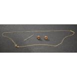 Gold - A mixed lot including: a Fine 18ct Chain, Gold, Two 9ct Collar Studs etc.