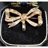 Gold pretty 9ct Brooch in the design of a bow, approx 3.5 Gold weight, boxed.