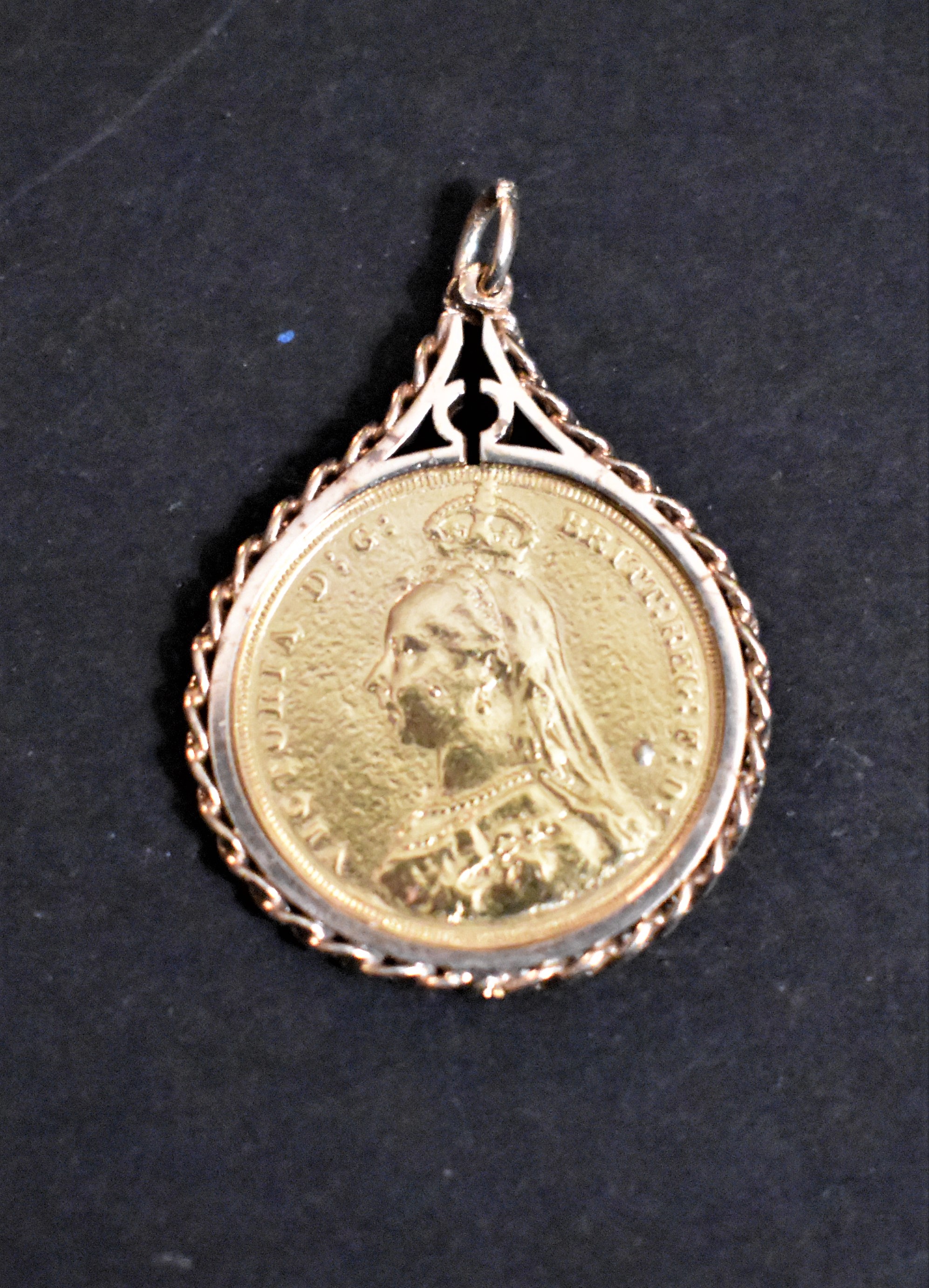 Gold Sovereign 1887 Jubilee Head S. 3866, inside a Gold Mount for a Necklace, ornate.