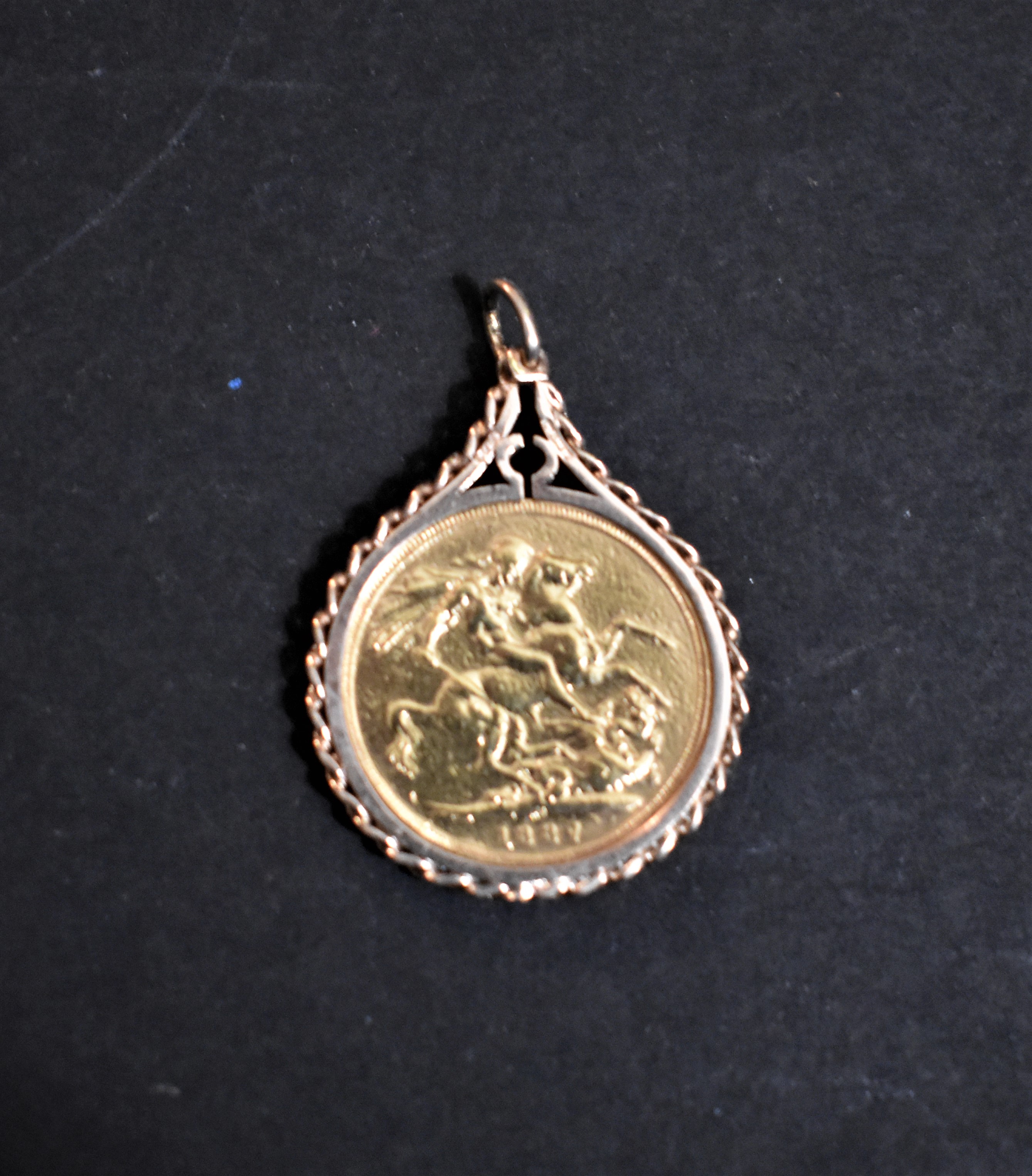 Gold Sovereign 1887 Jubilee Head S. 3866, inside a Gold Mount for a Necklace, ornate. - Image 2 of 2