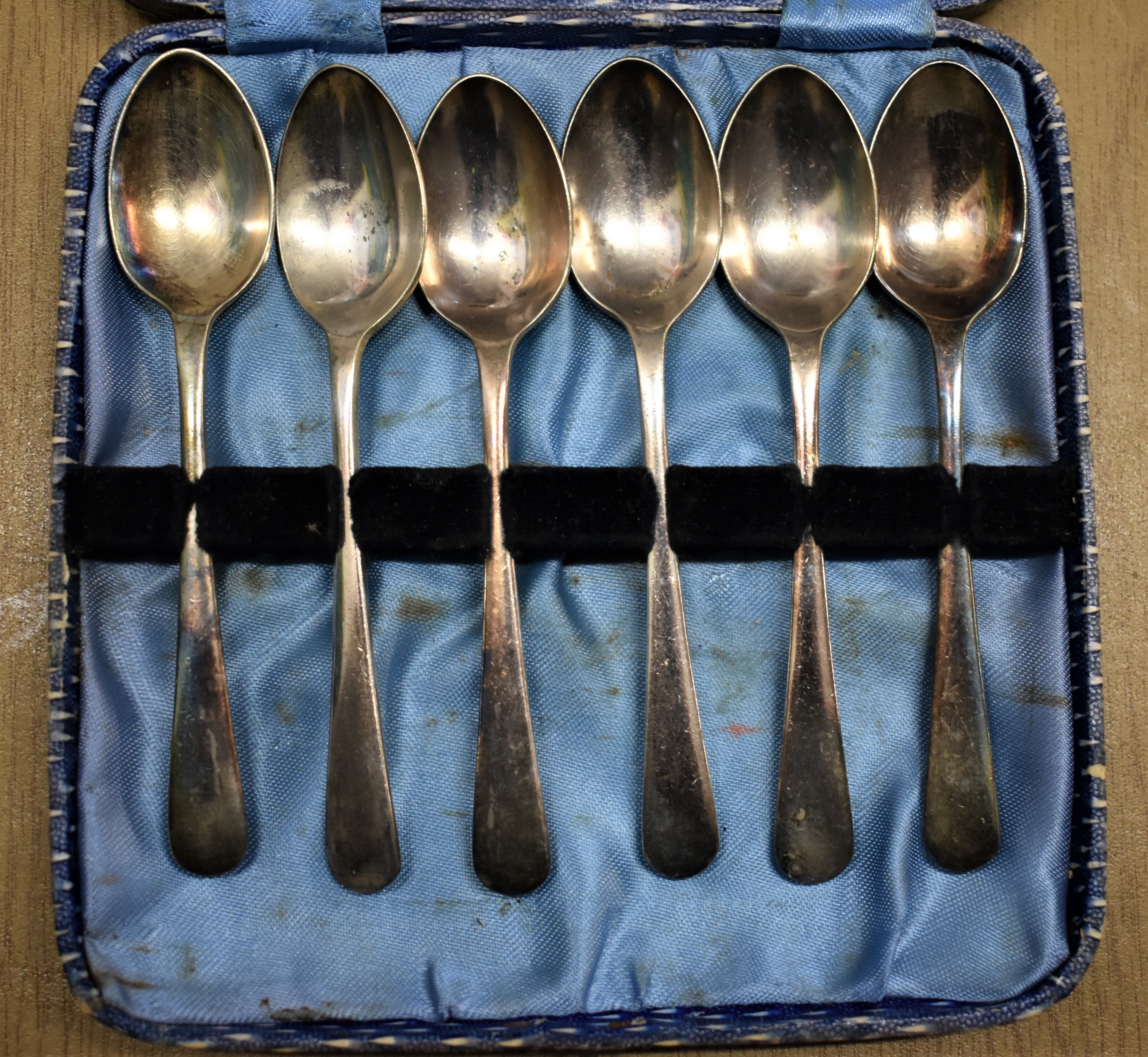 Vintage EPNS Boxed set of six Teaspoons, fair condition with some toning