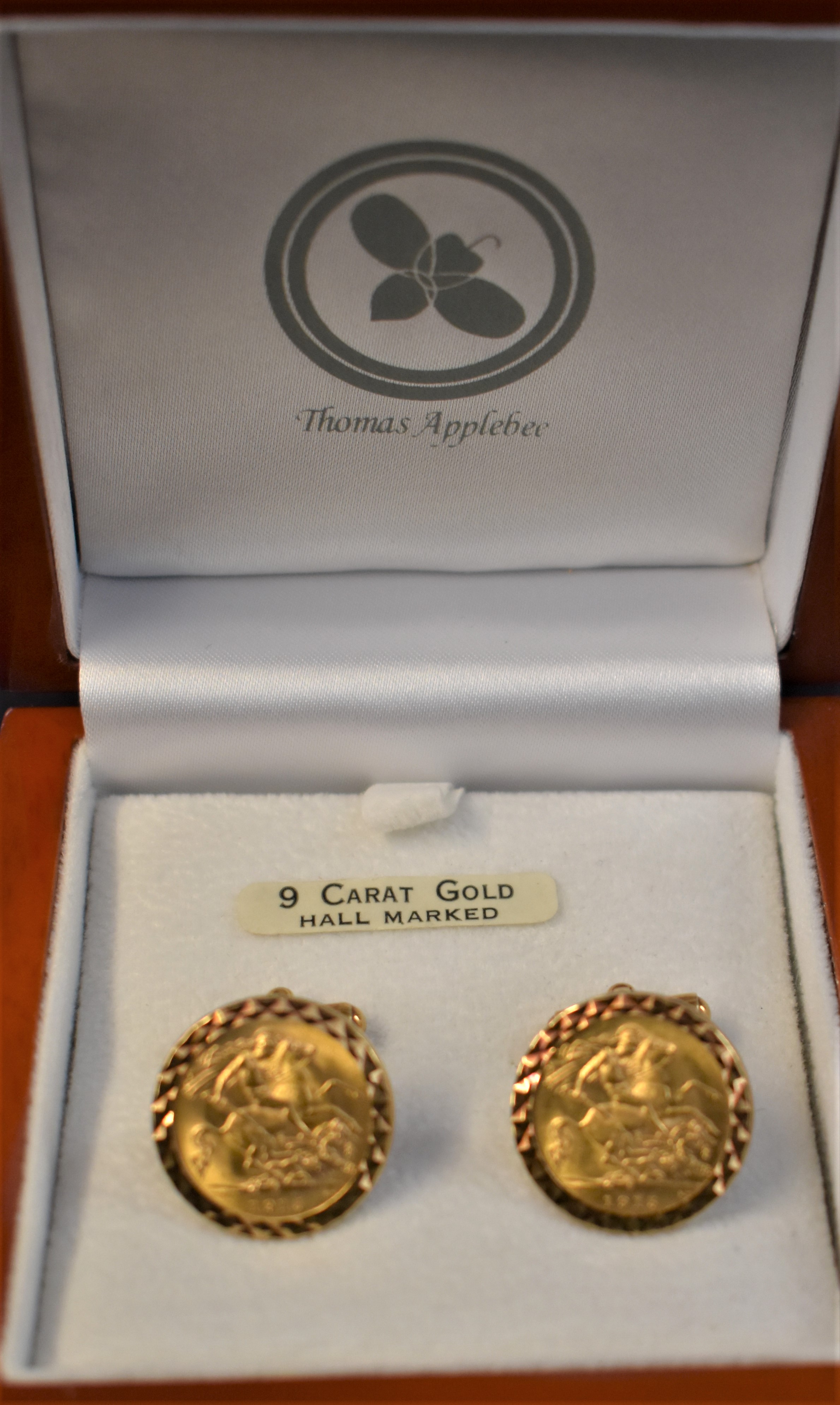 Gold pair of 1915 Half Sovereigns in 9ct Cuff Links, boxed