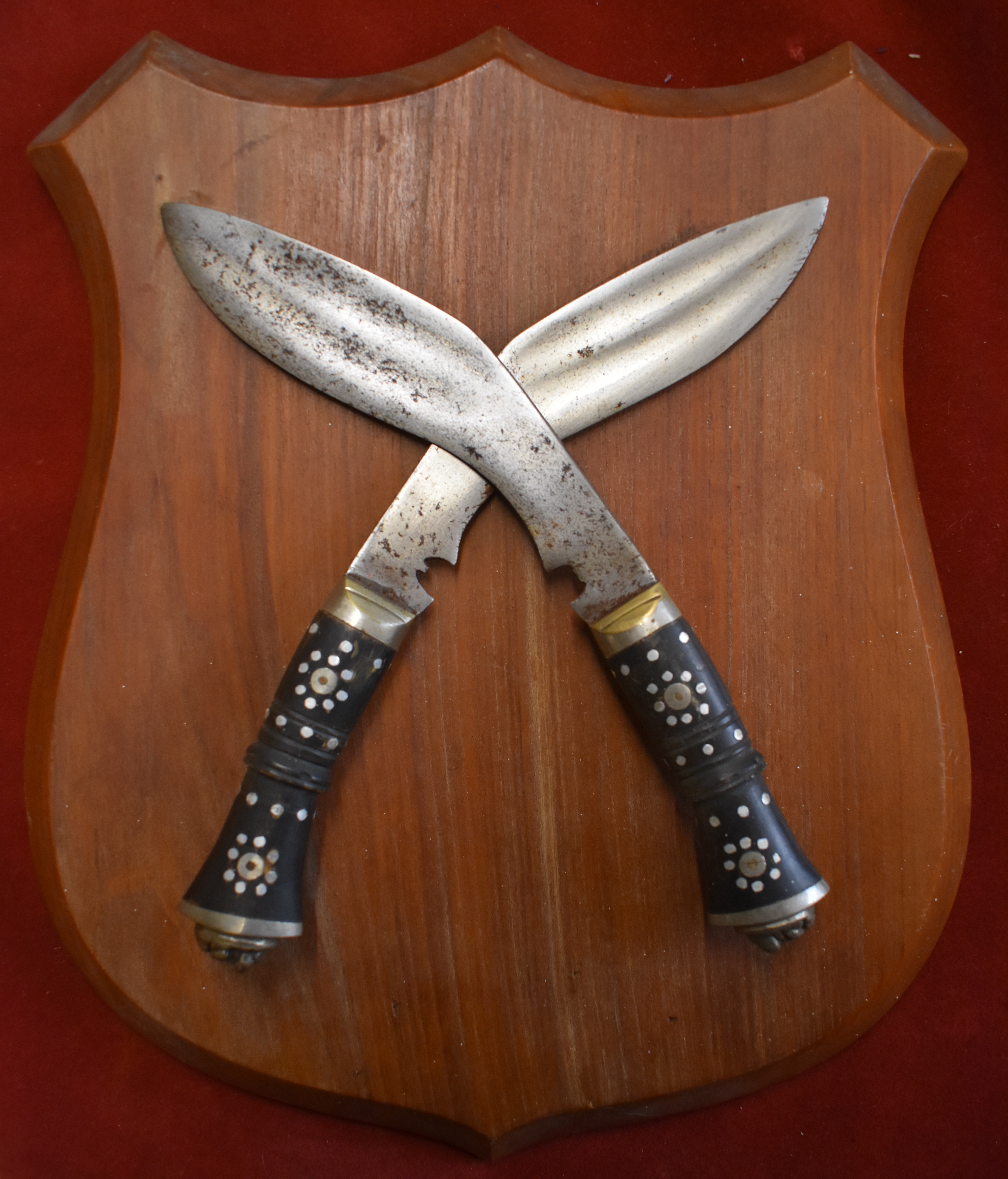 Gurkha Rifles Army Cross Placard in the design of two crossed Kukri daggers mounted on a wooden