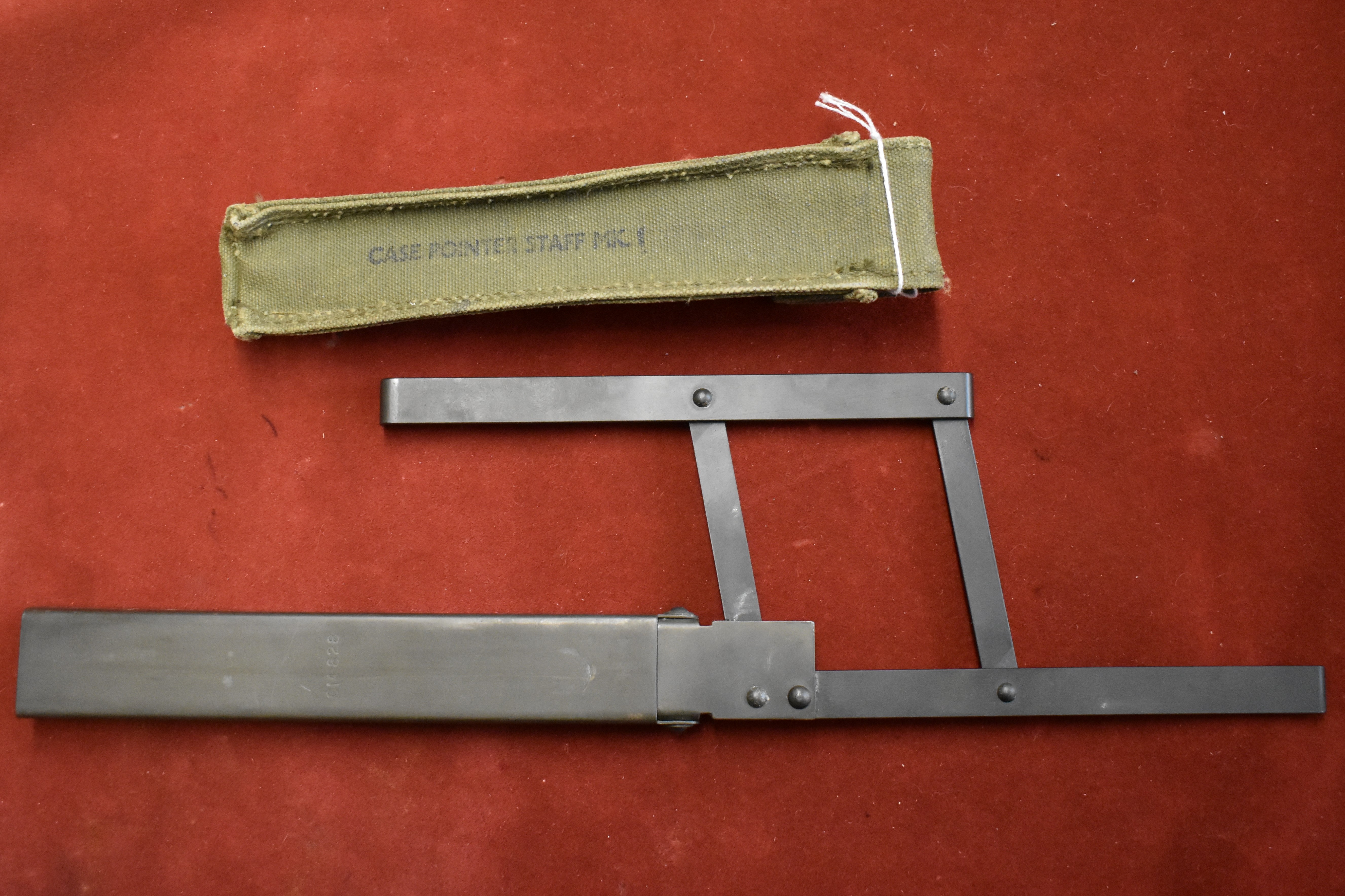 British WWII Vickers Pointer Staff MKI & Case stamped CM 828, these used for the Vickers MG