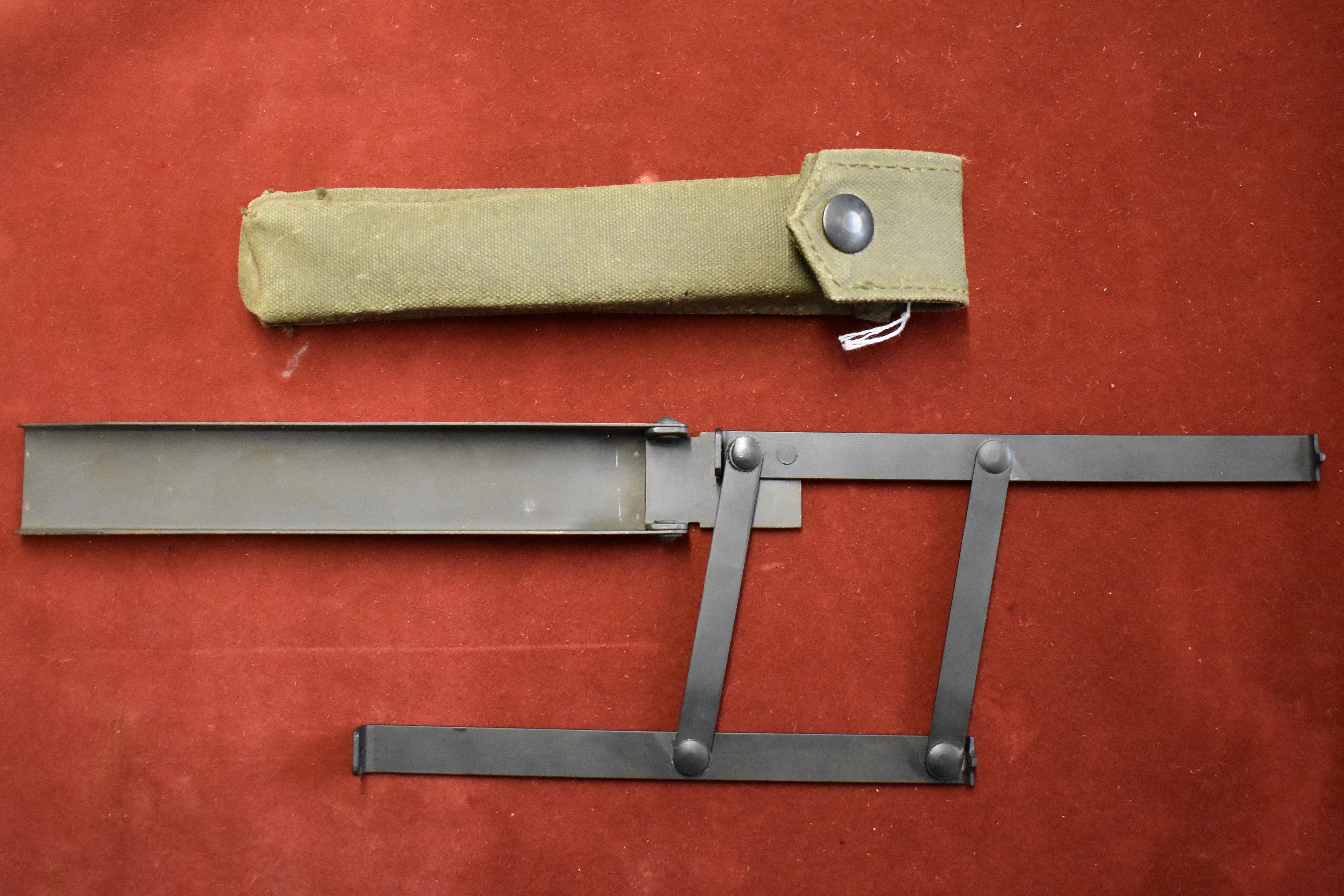 British WWII Vickers Pointer Staff MKI & Case stamped CM 828, these used for the Vickers MG - Image 2 of 2