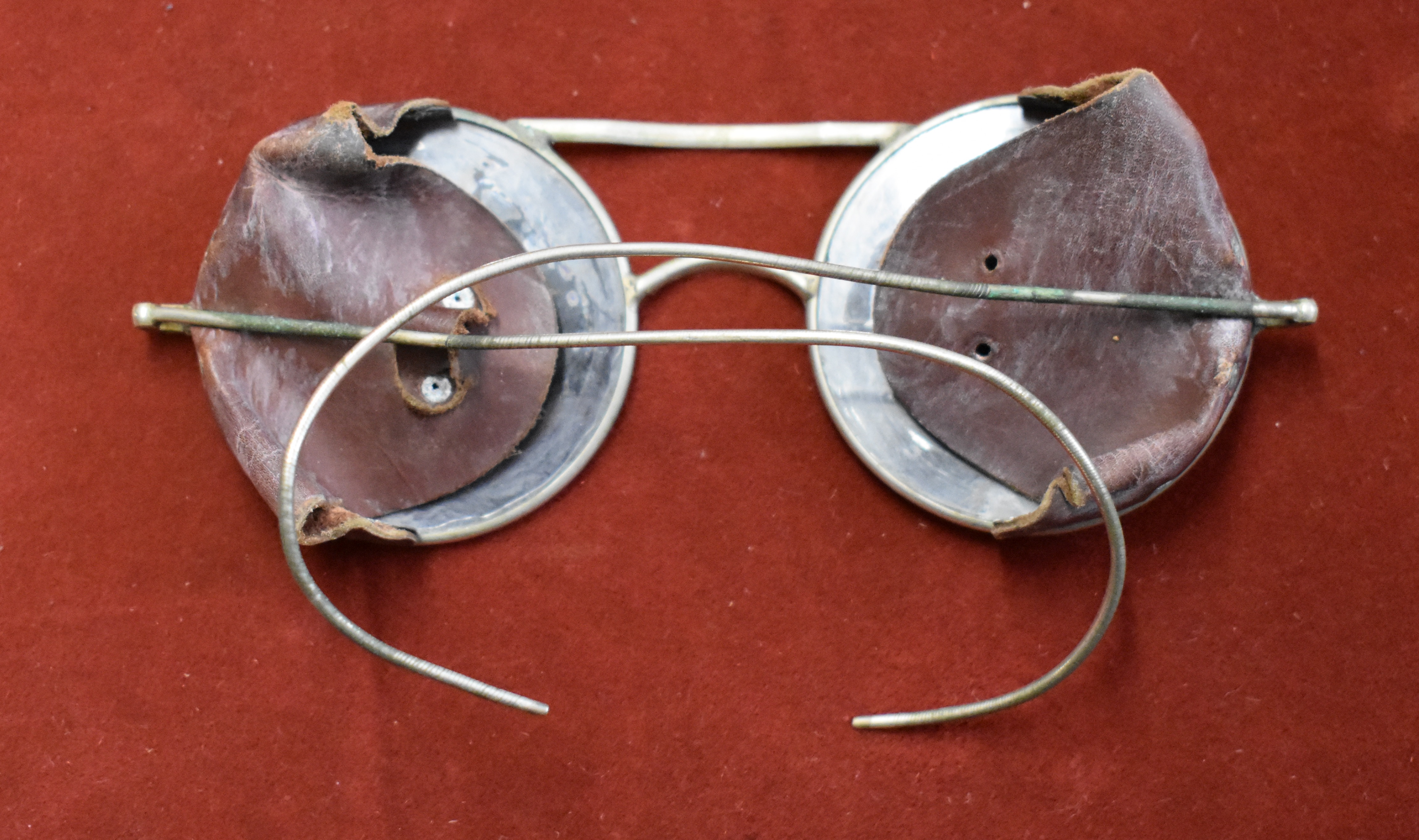British WWII Army Sunglasses, "Spectacles, Tinted No.3" in case MkII. Sadly the tint has perished, - Image 2 of 2