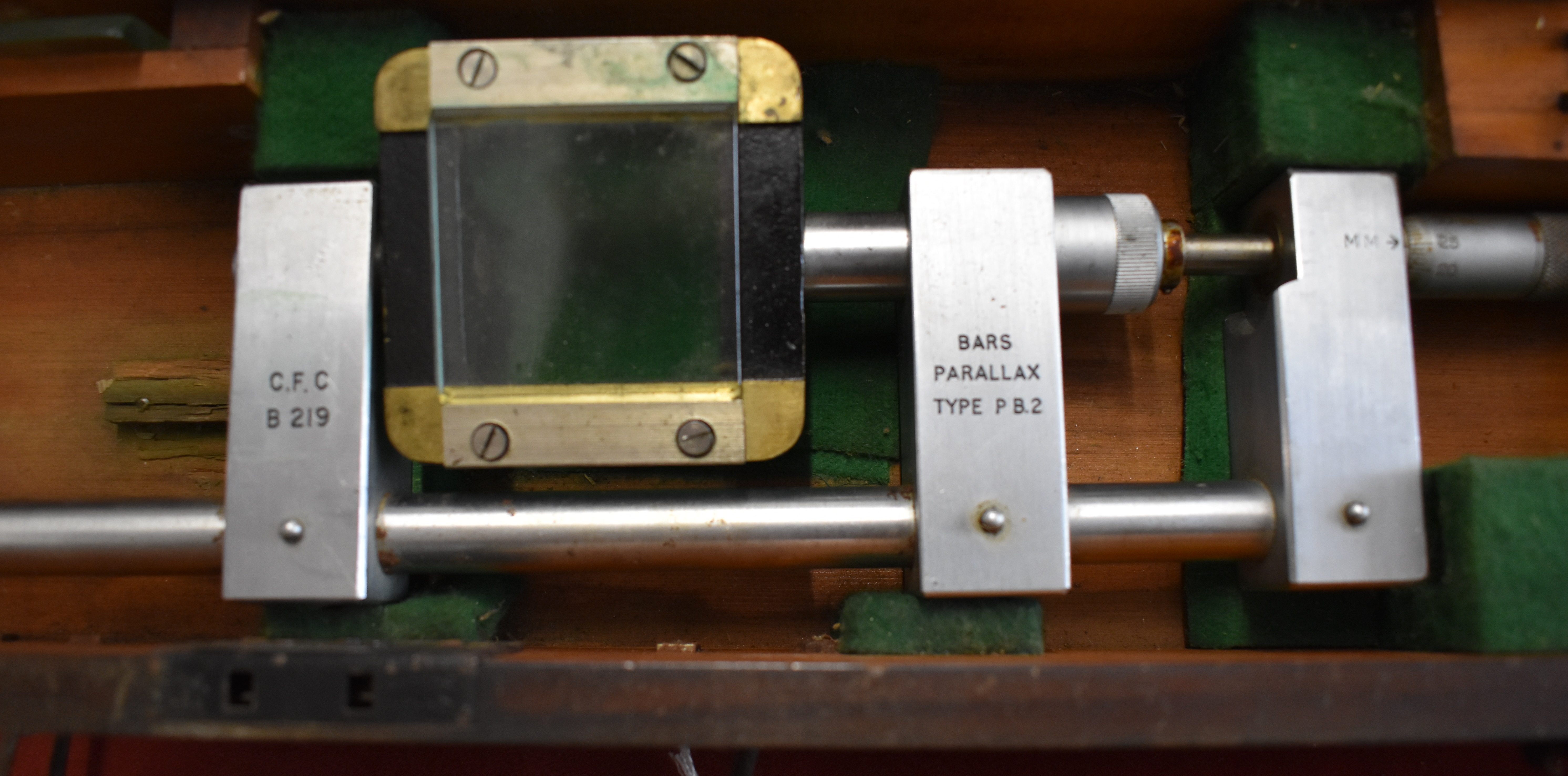 British WWII Military Stereoscope Universal Bar-Parallax Tyle PB2, made C.F.C. In its original - Image 3 of 3