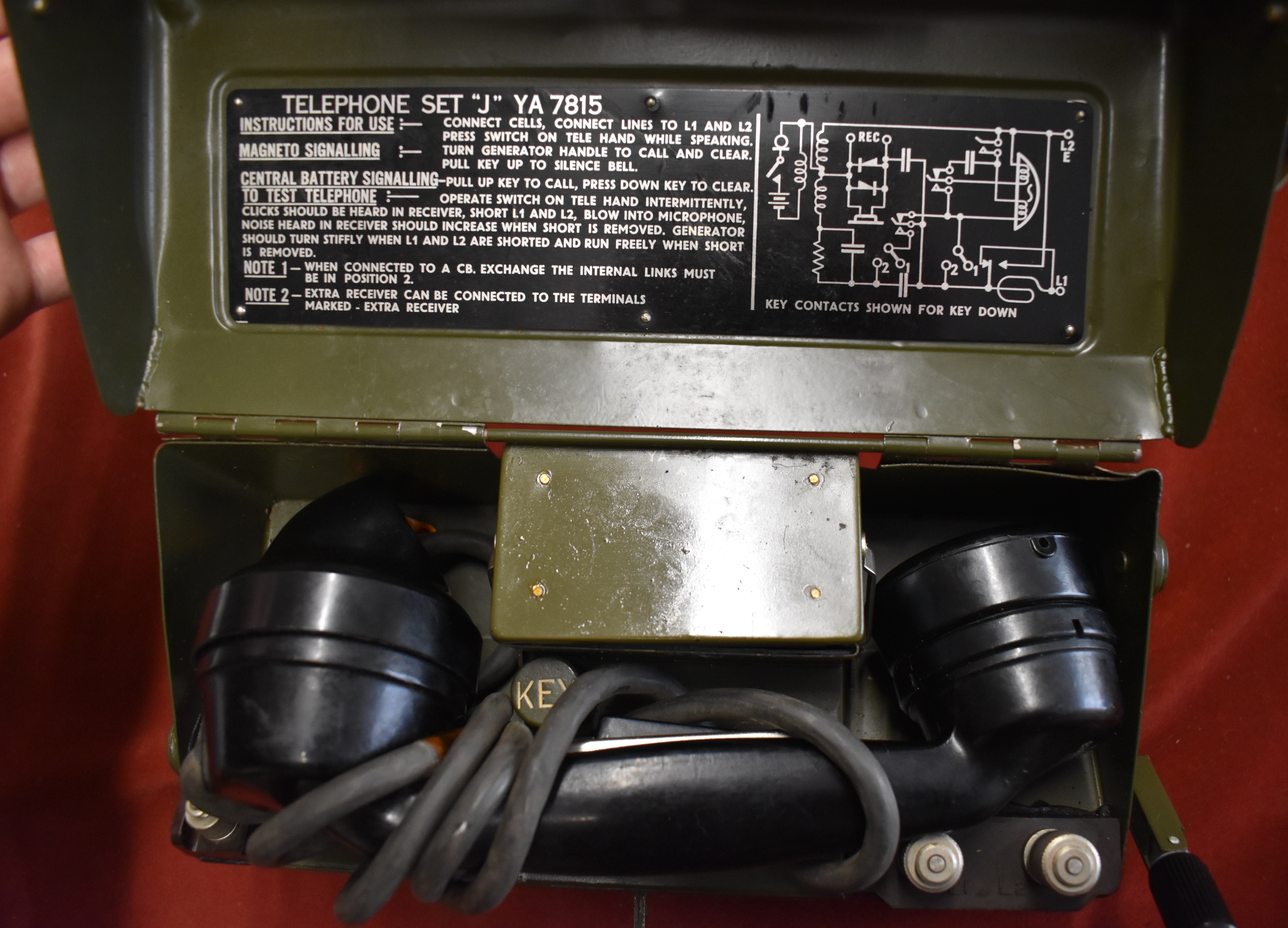 British 1945-1960 Army Line Equipment Field Telephone Set 'J'  YA7815, with original Exide 1 1/2 - Image 2 of 2