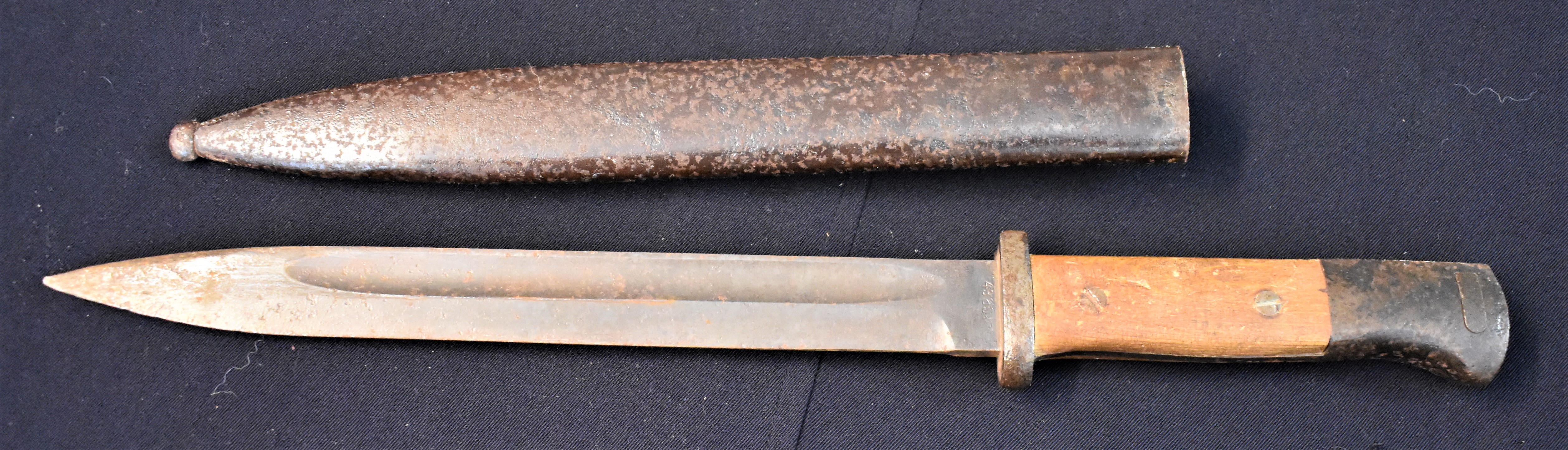 German WWII Mauser Bayonet with maker '162y' obverse of the ricasso and '43ASW' on the reverse, - Image 4 of 4