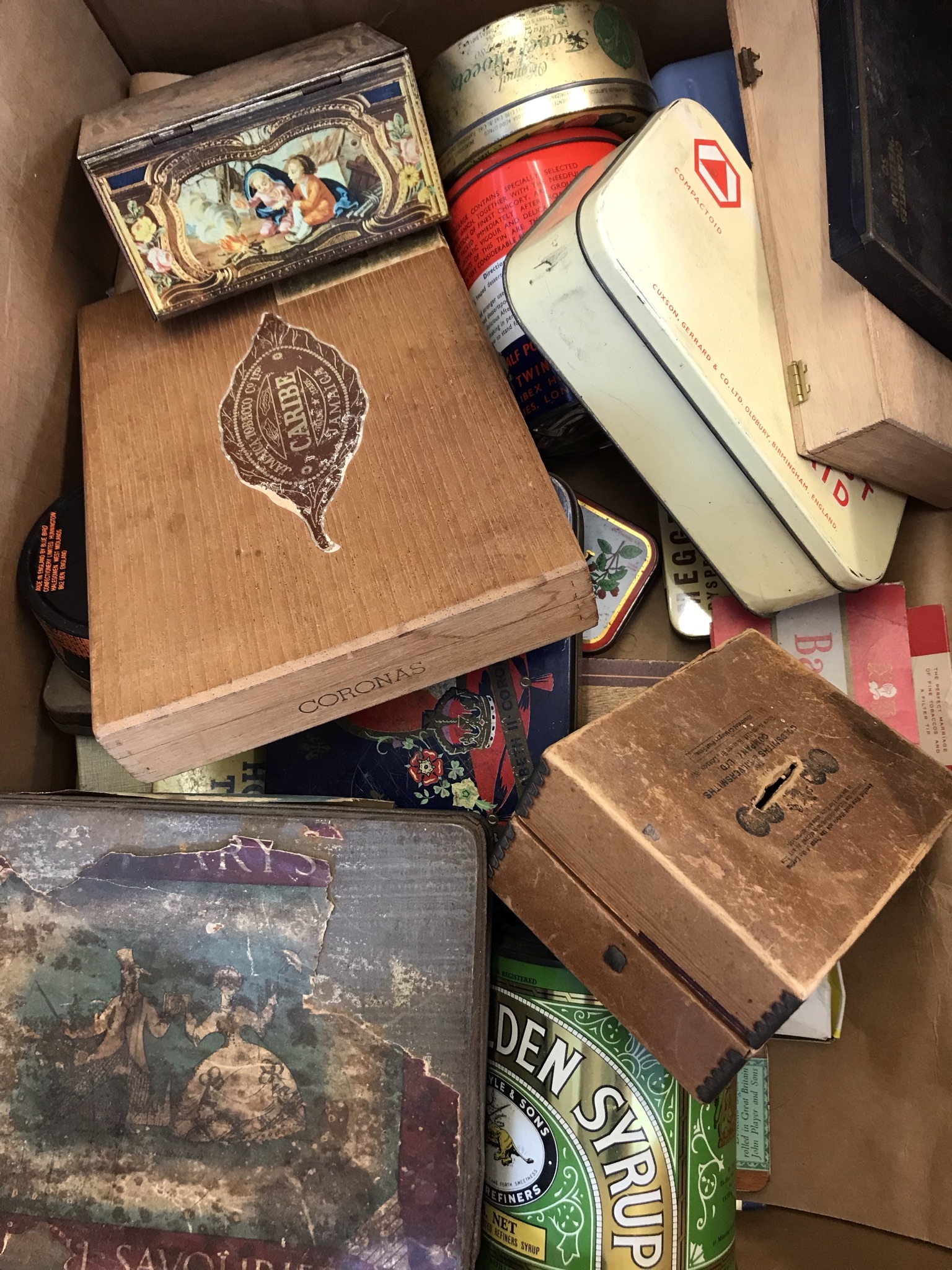 Vintage Tins - A quantity of vintage and some modern collectable tins in 4 large boxes. Condition is