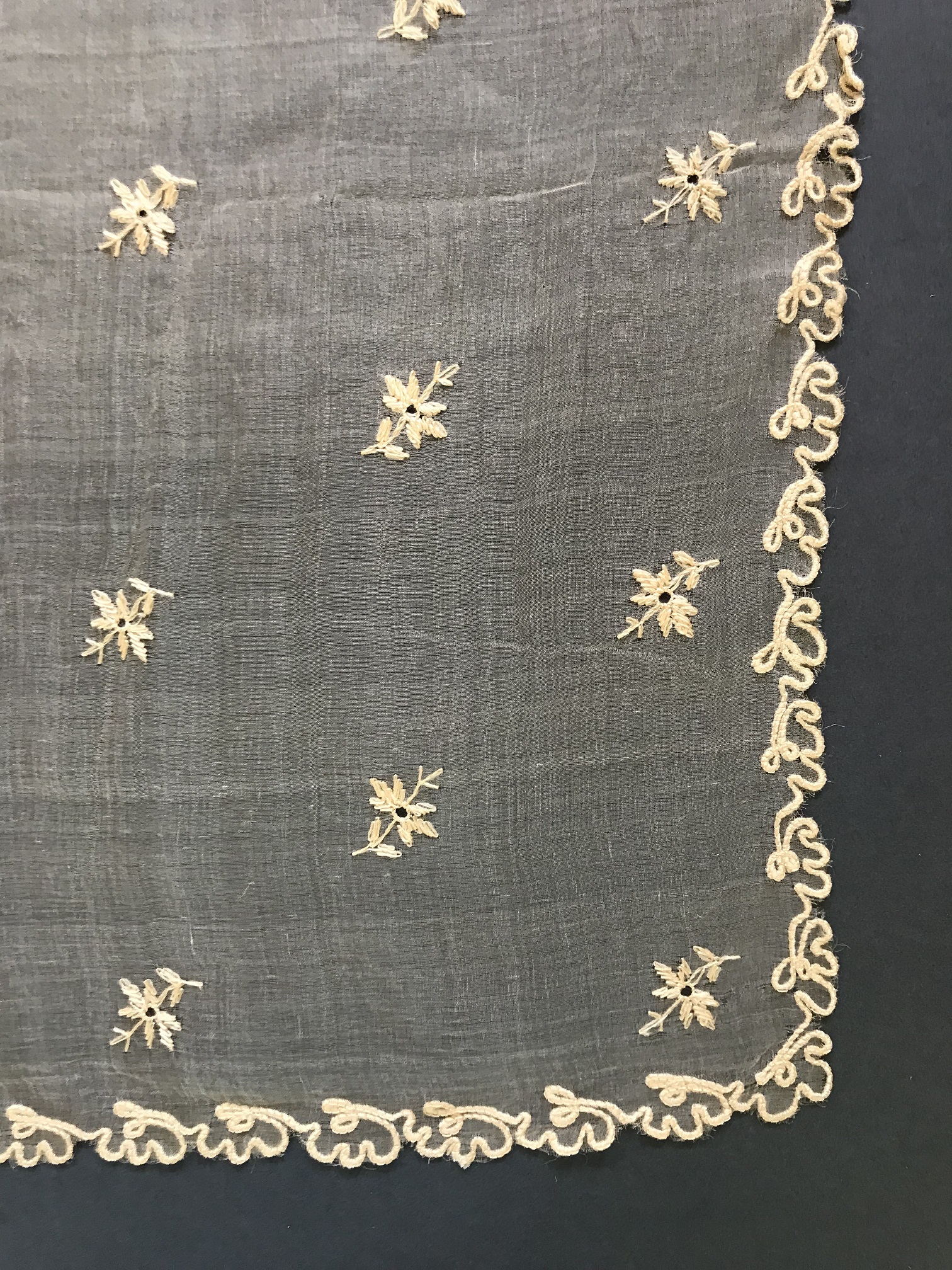 Beautiful 19thC Silk Gauze Scarf with Flower Embroidery and Corded Edging, 100% Silk, 27cm wide x - Image 2 of 2