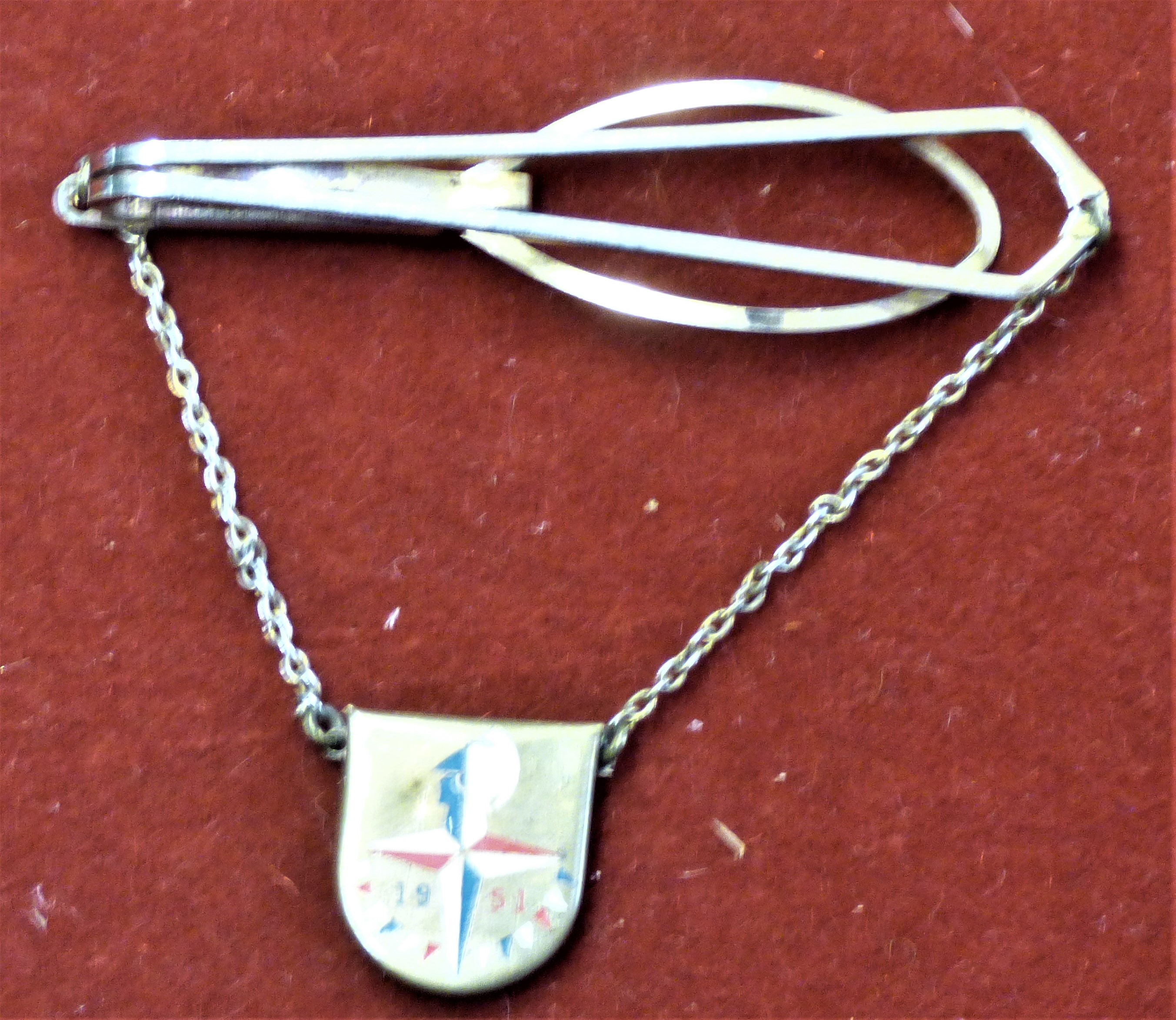 1951 Festival of Britain Tie-Pin, gilt with a Festival badge suspended on a light chain with enamel,