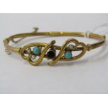 VINTAGE 9ct YELLOW GOLD HINGED BANGLE, set with turquoise and seed pearl in a/f condition, approx