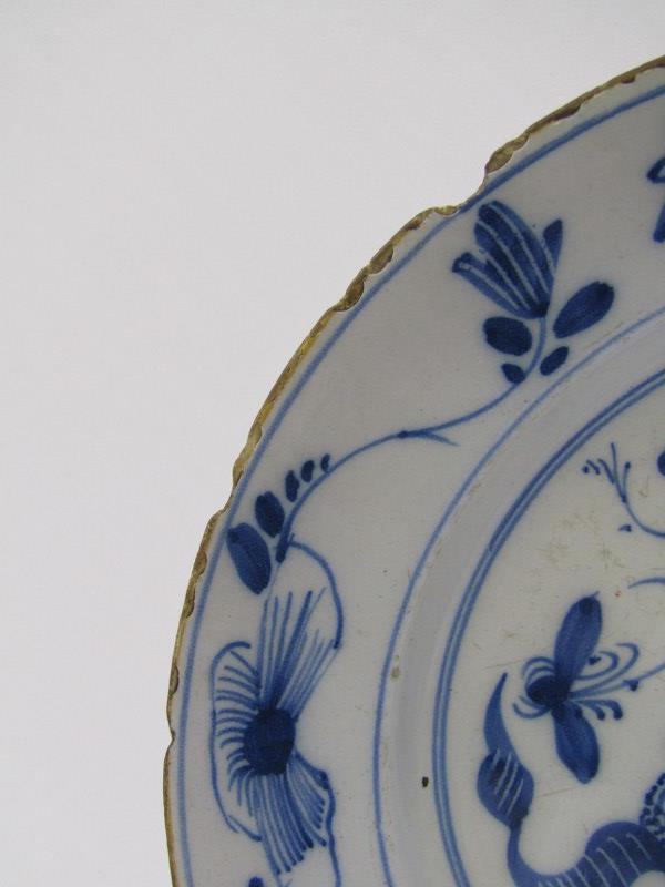 EARLY DELFT, "Butterfly & Vase" pattern 9" blue painted dessert plate (rim chips and hairline crack) - Image 4 of 5
