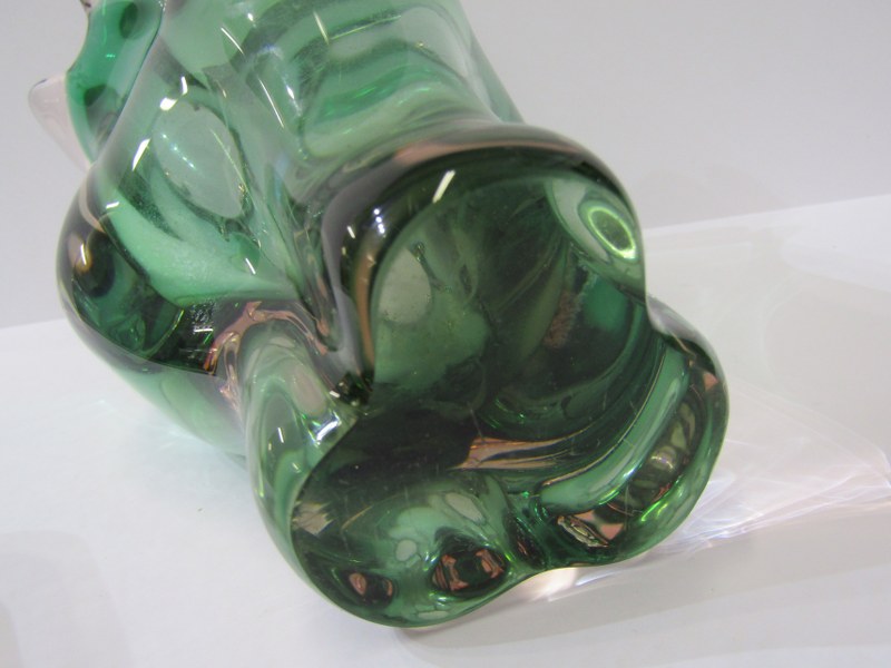 RETRO GLASS, green glass trefoil shape 8" vase, together with blue and pink square base ashtray, 4. - Image 4 of 5