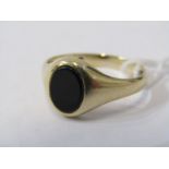 9ct YELLOW GOLD ONYX SIGNET RING, Size Q