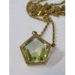 14ct YELLOW GOLD GREEN STONE PENDANT, of pentagonal form possibly pale peridot, unusual cut,