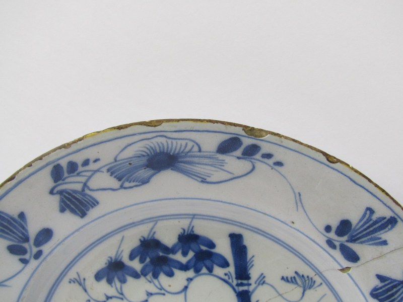 EARLY DELFT, "Butterfly & Vase" pattern 9" blue painted dessert plate (rim chips and hairline crack) - Image 3 of 5