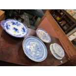 WILLOW PATTERN, 2 Victorian Willow pattern comports and 2 other stands (some damage)