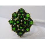 9ct YELLOW GOLD GREEN STONE POSSIBLY TSAVORITE CLUSTER RING, size P