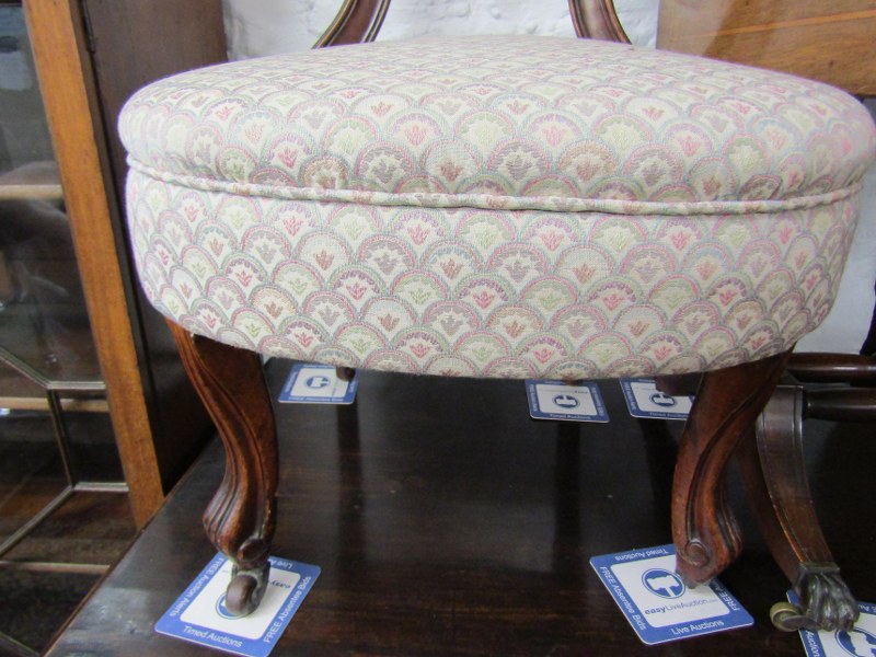 VICTORIAN PRAYER CHAIR, carved scroll feet with original castors and reupholstered in damask - Image 2 of 2