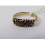 9ct YELLOW GOLD GARNET RING, (missing 1 stone), size N/O