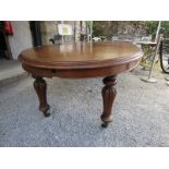 19TH CENTURY MAHOGANY EXTENDING DINING TABLE