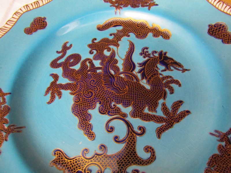 MASONS IRONSTONE, set of 3 "Gilt Dragon" pattern 10.5" dia wall plates of various ground colours - Image 2 of 4