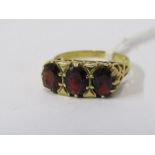 9ct YELLOW GOLD 3 STONE GARNET RING, size O/P