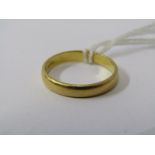 22ct YELLOW GOLD WEDDING BAND, size O. approx 3.3 grams