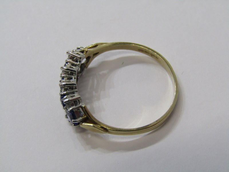 9ct YELLOW GOLD BLUE & WHITE STONE ETERNITY STYLE RING, row of princess cut blue stones with white - Image 6 of 6