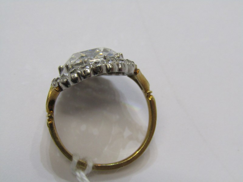 IMPRESSIVE 18ct YELLOW GOLD DIAMOND RING, principal old cushion cut diamond surrounded by further - Image 10 of 11