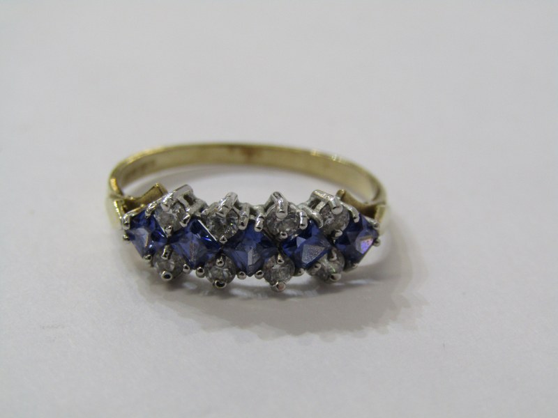 9ct YELLOW GOLD BLUE & WHITE STONE ETERNITY STYLE RING, row of princess cut blue stones with white - Image 2 of 6