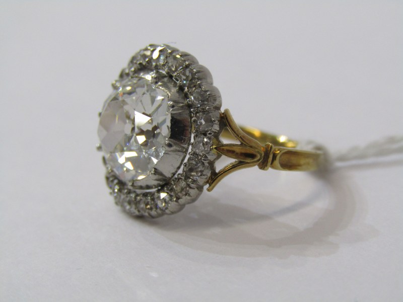 IMPRESSIVE 18ct YELLOW GOLD DIAMOND RING, principal old cushion cut diamond surrounded by further - Image 3 of 11