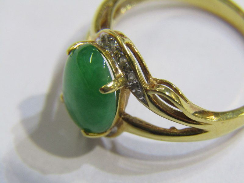 18ct YELLOW GOLD JADE & DIAMOND RING, oval cut green jade with accent diamonds to each shoulder in - Image 14 of 15