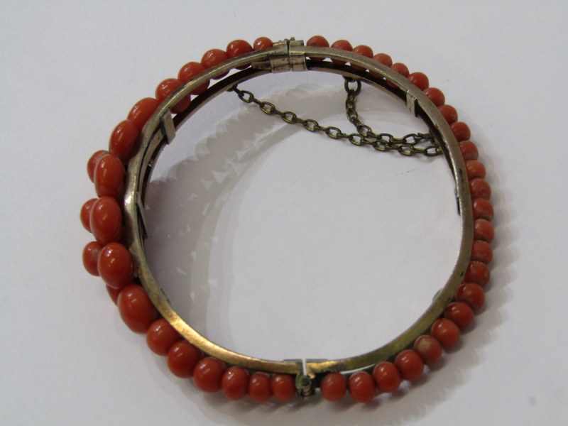 VICTORIAN YELLOW METAL CORAL HINGED BANGLE, with safety chain - Image 3 of 4