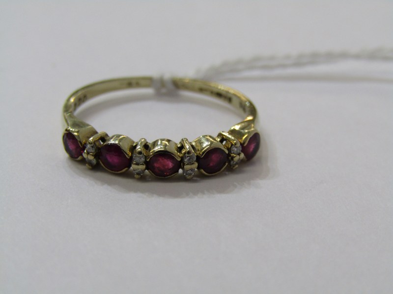 9ct YELLOW GOLD EMERALD & DIAMOND HALF ETERNITY STYLE RING, 5 round brilliant cut rubies each - Image 2 of 6