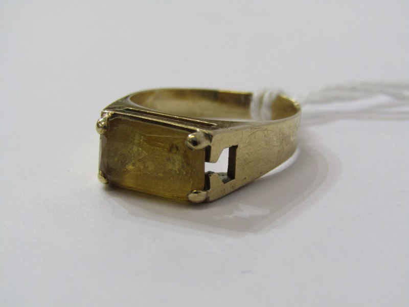 9ct YELLOW GOLD CITRINE SIGNET STYLE RING, size Q - Image 2 of 6