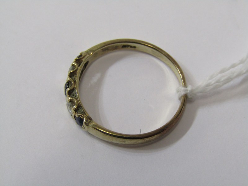 9ct YELLOW GOLD BLUE & WHITE STONE HALF ETERNITY STYLE RING, size O - Image 5 of 6