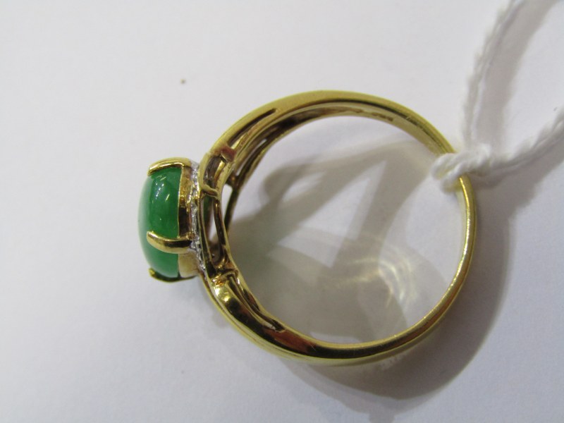 18ct YELLOW GOLD JADE & DIAMOND RING, oval cut green jade with accent diamonds to each shoulder in - Image 6 of 15