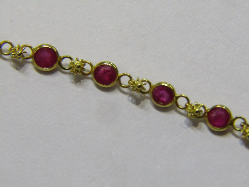 18ct YELLOW GOLD RUBY NECKLACE, unusual floral design 18ct yellow gold brilliant cut ruby set - Image 9 of 10