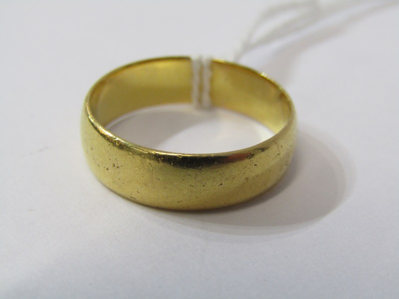 22ct YELLOW WEDDING BAND, size N/O, approx 4.9 grams