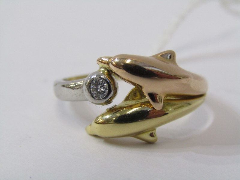 UNUSUAL 3 TONE ROSE, YELLOW & WHITE GOLD DIAMOND SET DOLPHIN RING, 2 leaping dolphins, 1 in yellow 1 - Image 2 of 6