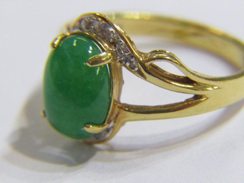 18ct YELLOW GOLD JADE & DIAMOND RING, oval cut green jade with accent diamonds to each shoulder in - Image 11 of 15