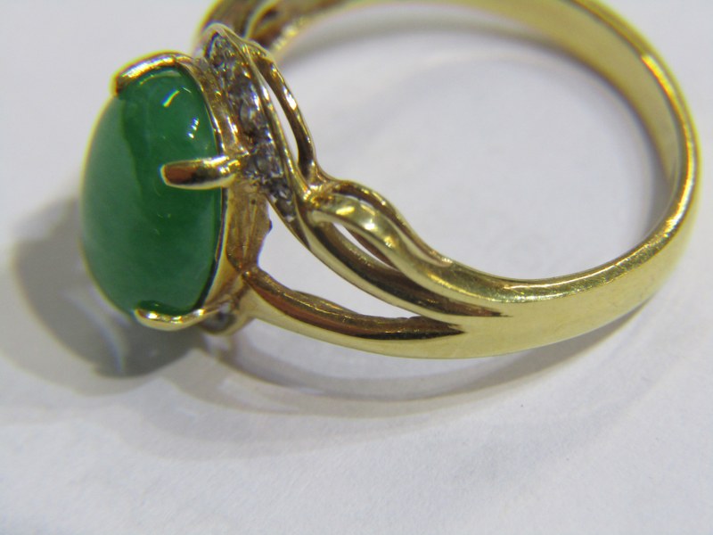 18ct YELLOW GOLD JADE & DIAMOND RING, oval cut green jade with accent diamonds to each shoulder in - Image 12 of 15