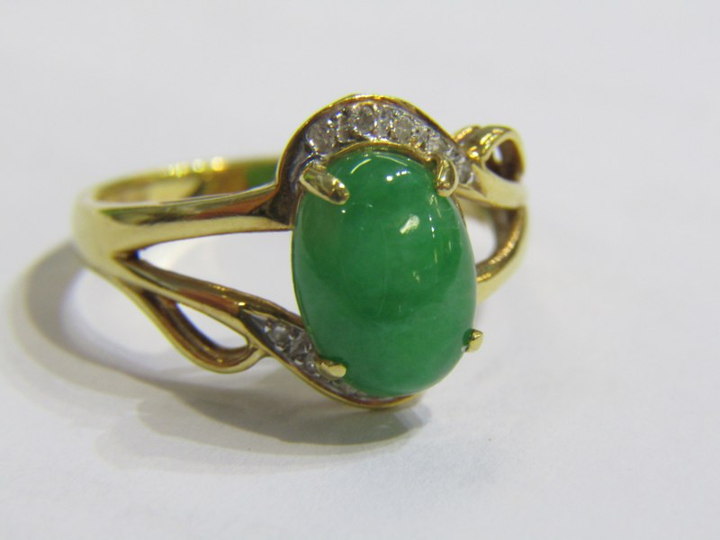 18ct YELLOW GOLD JADE & DIAMOND RING, oval cut green jade with accent diamonds to each shoulder in - Image 10 of 15