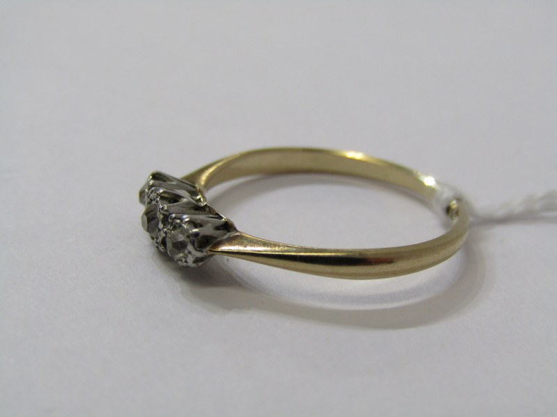 9ct YELLOW GOLD & PLATINUM 3 STONE DIAMOND RING, size M - Image 3 of 6