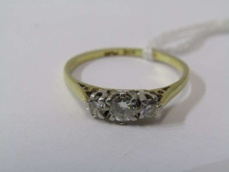 18ct YELLOW GOLD 3 STONE DIAMOND RING, principal brilliant cut diamond approx 0.15ct with accent