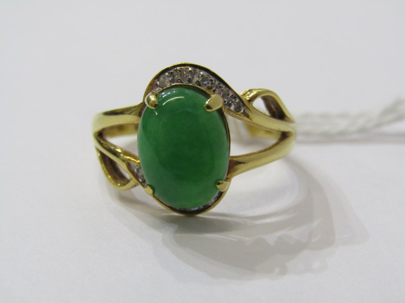 18ct YELLOW GOLD JADE & DIAMOND RING, oval cut green jade with accent diamonds to each shoulder in