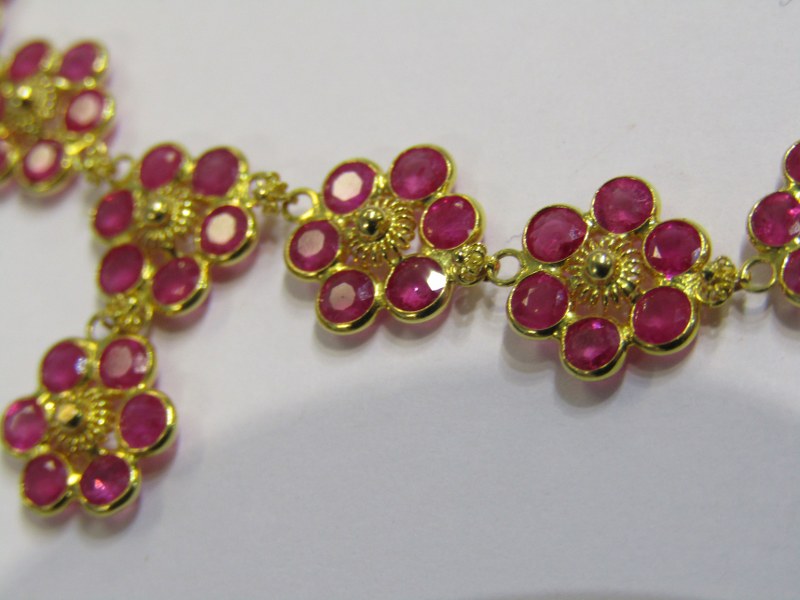18ct YELLOW GOLD RUBY NECKLACE, unusual floral design 18ct yellow gold brilliant cut ruby set - Image 6 of 10